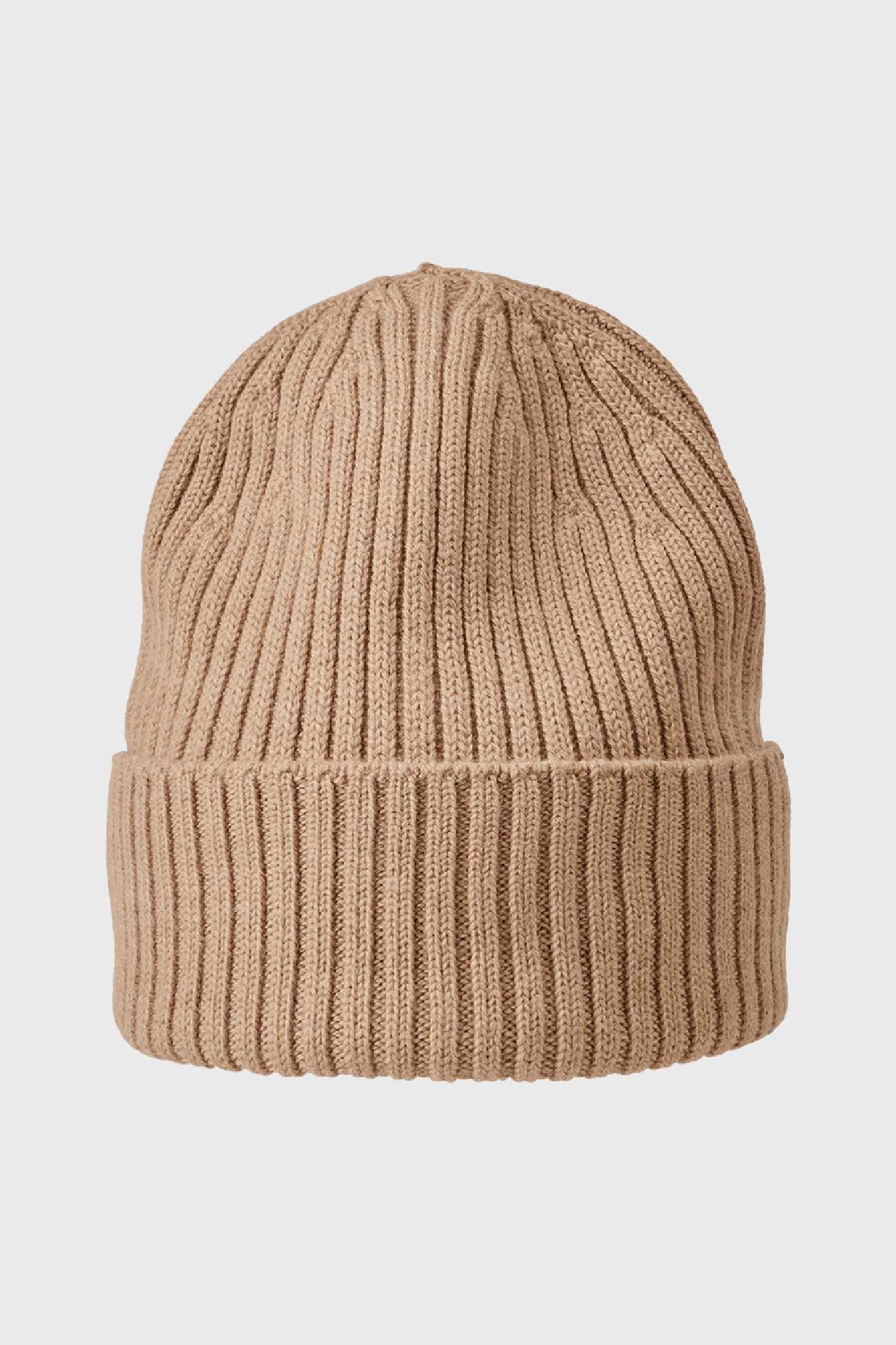 Alsidig beanie i merino uld i farven camel med tidløst udtryk og behagelig komfort.