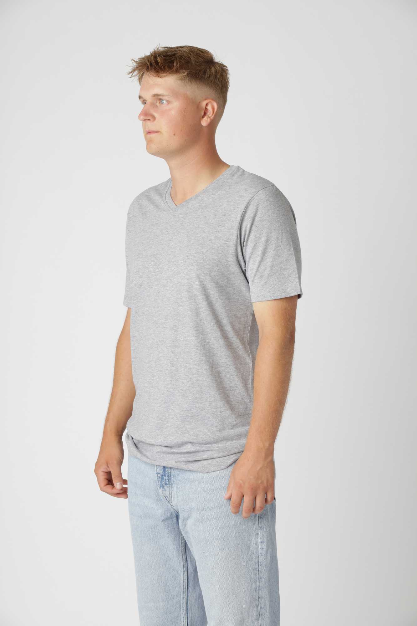 Classic t-shirt v-hals i farven oxford grey med meleret struktur, velegnet til hverdagslook