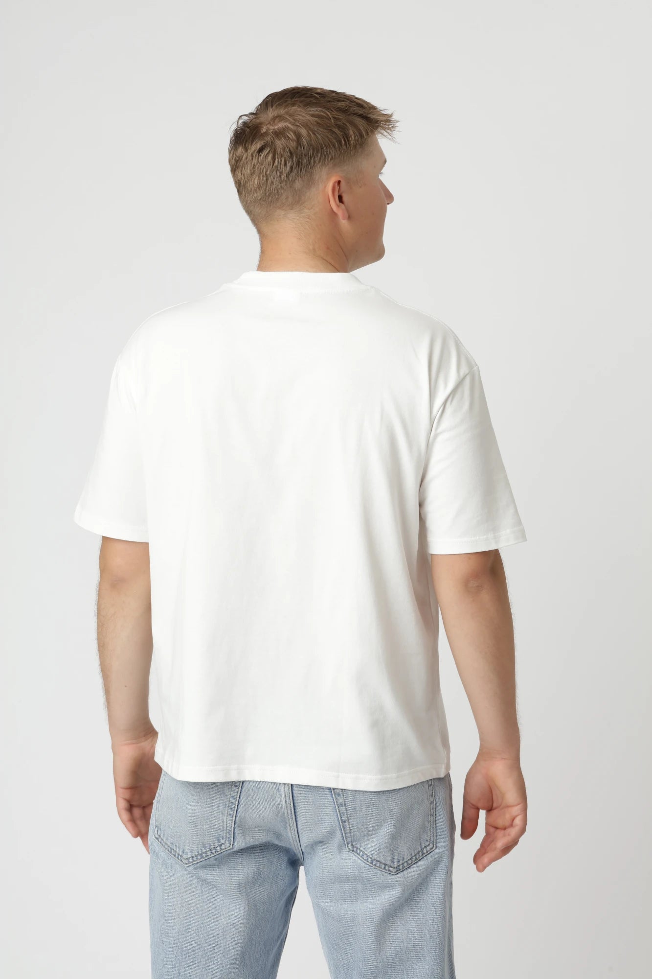 Blød Premium boxfit t-shirt i farven hvid i 100% kæmmet bomuld