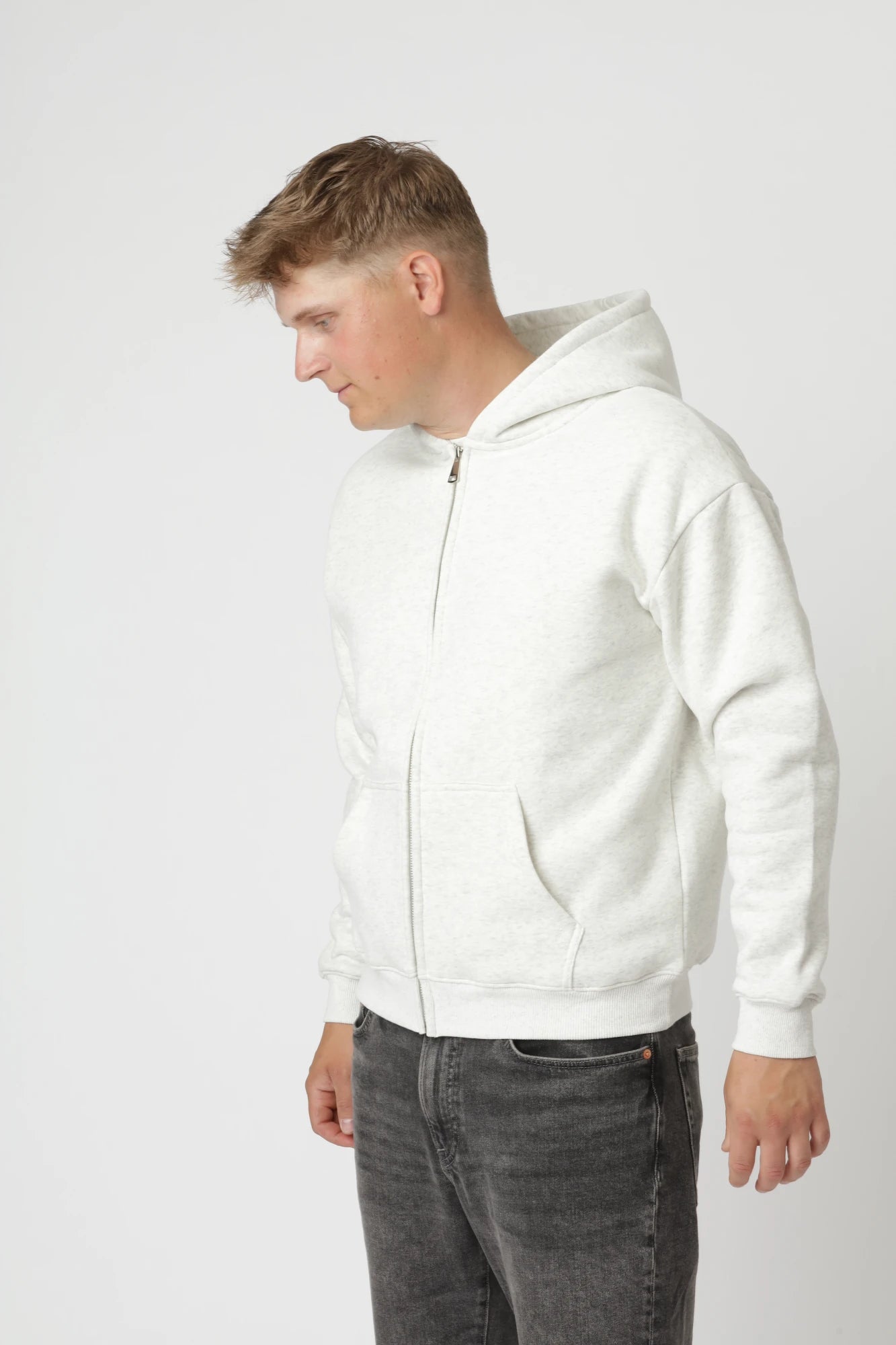 Premium zip-up i farven grå i slidstærk bomulds- og polyesterblanding med blød komfort