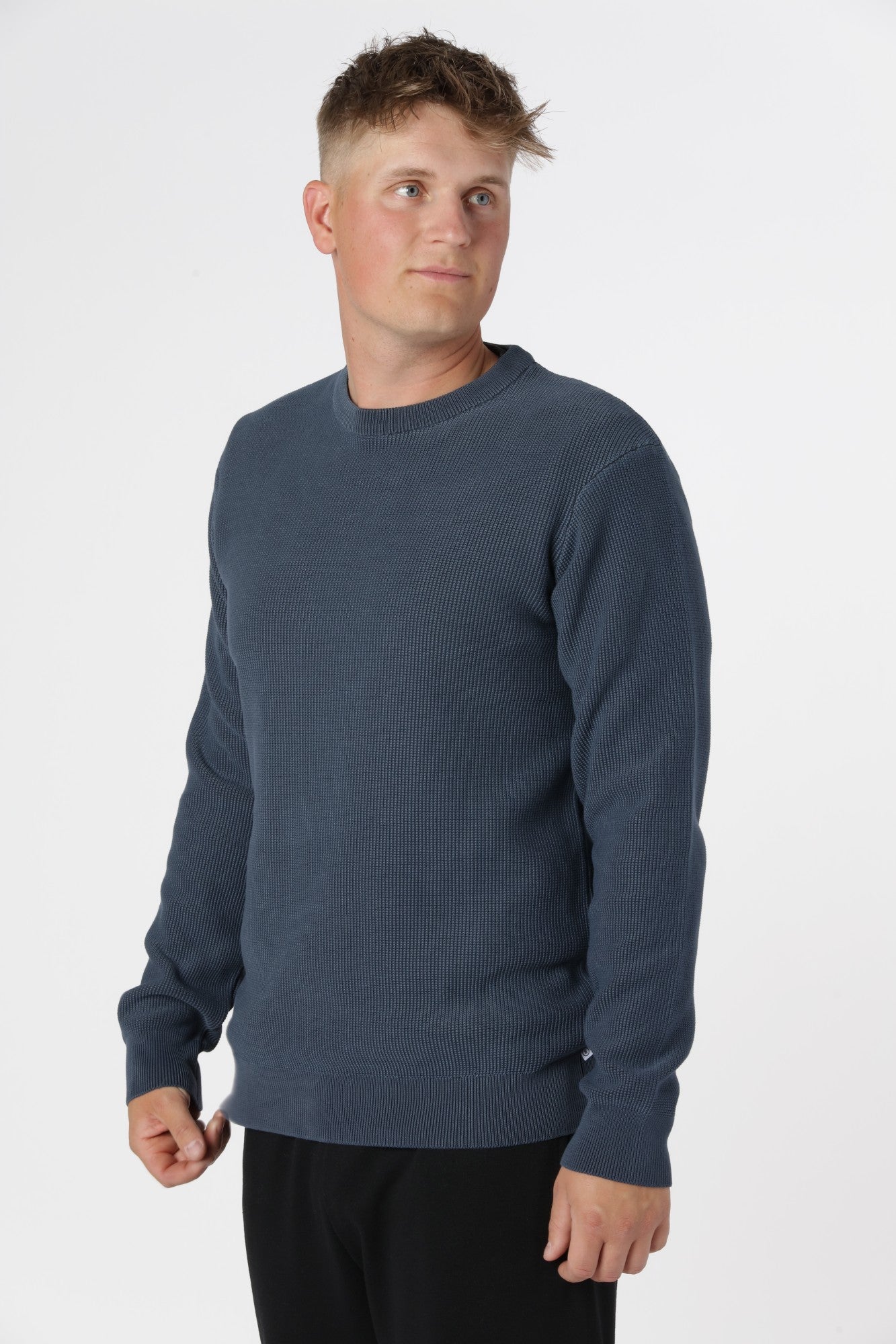 Striktrøje Fulham i farven Sky Captain med gennemført mønster og slidstærkt materiale.