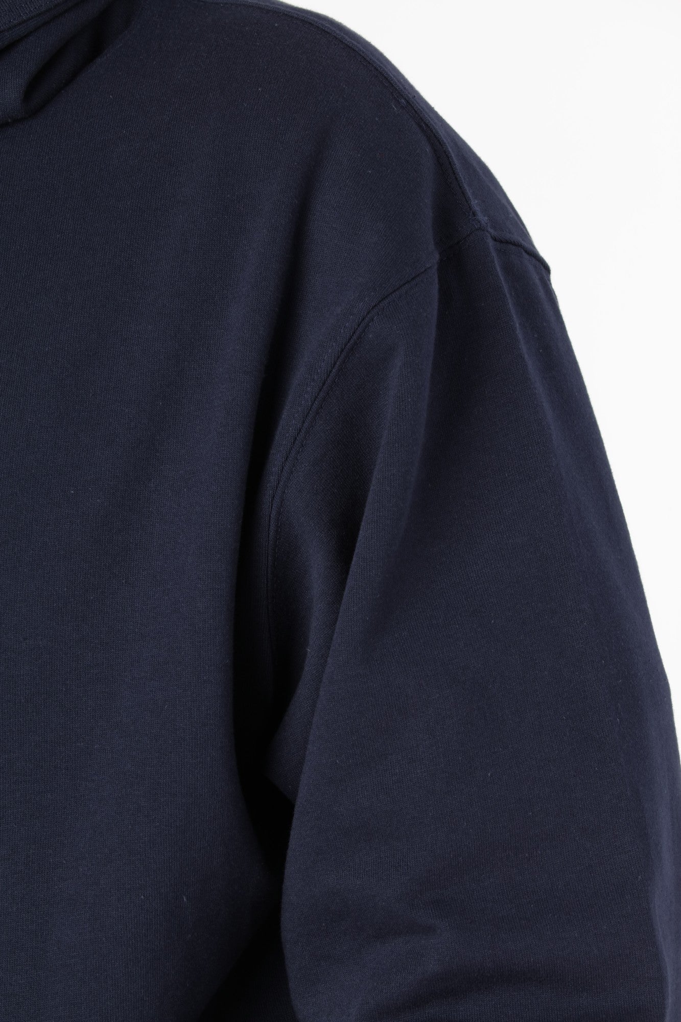 Afslappet Classic hoodie i farven navy, perfekt til hjem, by og fritid