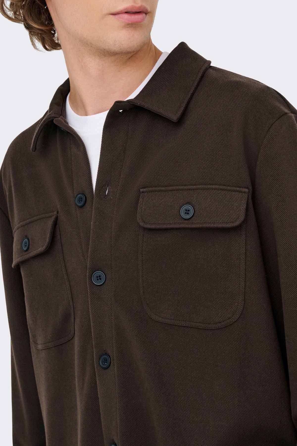 Komfortabel Mulch ONSNEWKODYL overshirt i genanvendt polyester, viskose og elastan.