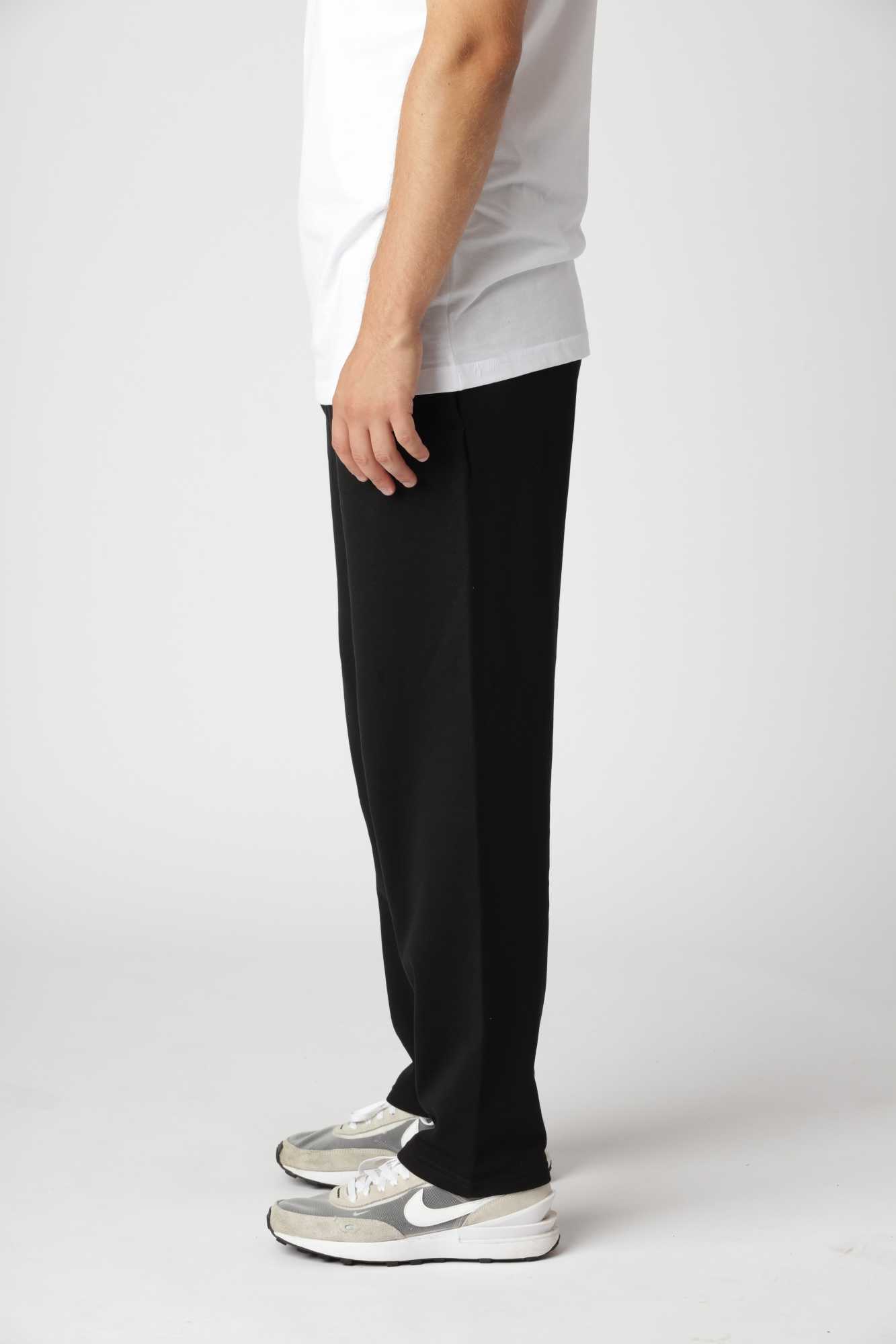 Classic Straight Sweatpants, Sort