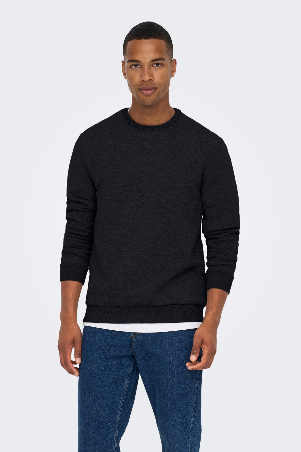 Elegant Onsceres crew neck sweatshirt i farven Dark Navy, ideel til både arbejde og fritid.