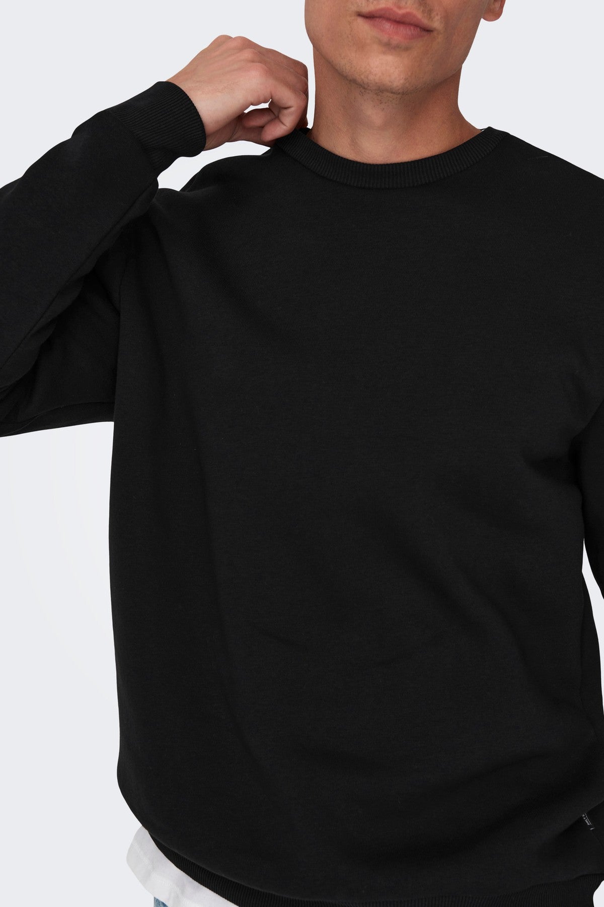 Blød sort Onsceres crew neck sweatshirt med børstet inderside og slidstærkt bomuldspolyester.